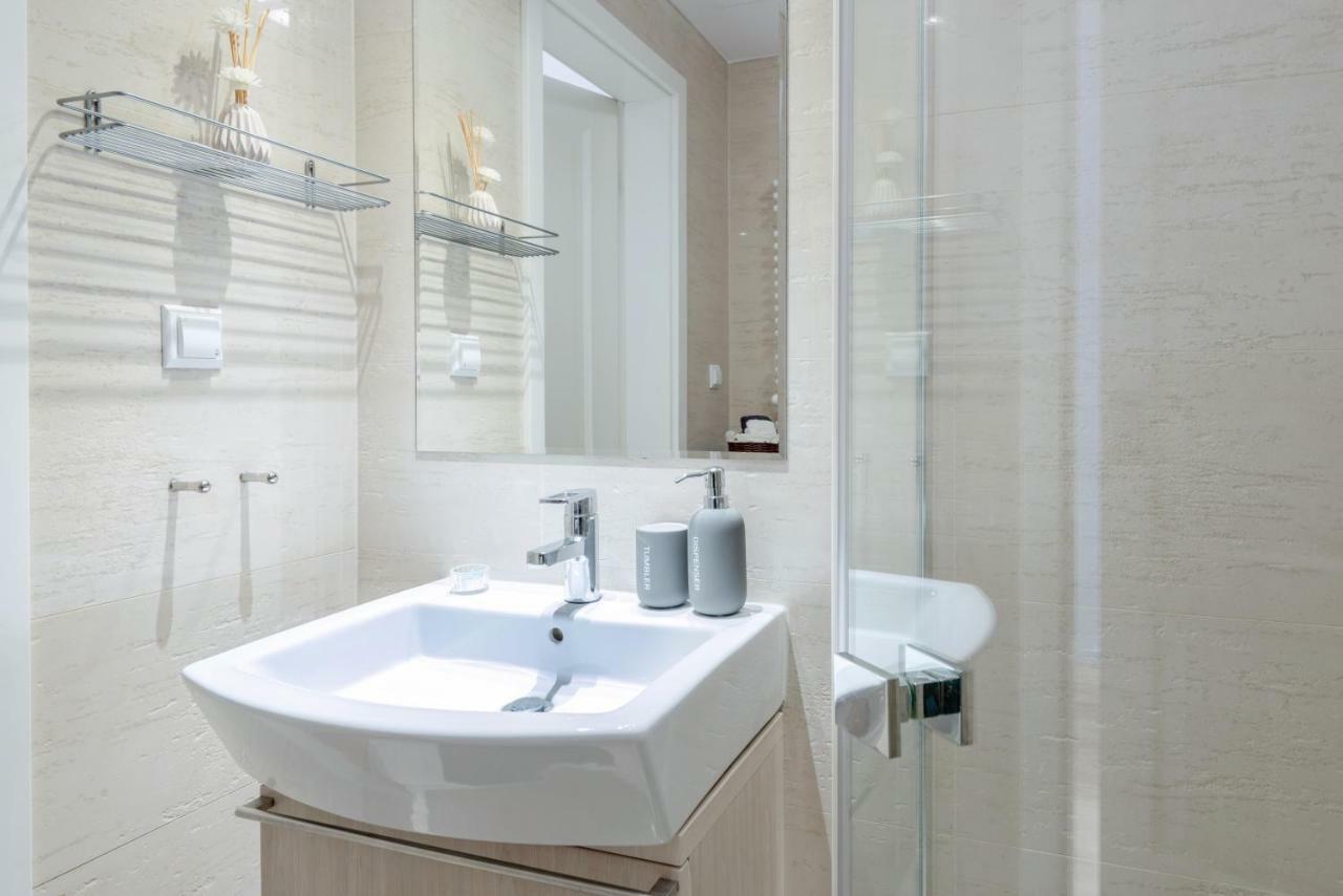 Kopernika8 Miro Apartment With Balcony And Ac 크라쿠프 외부 사진